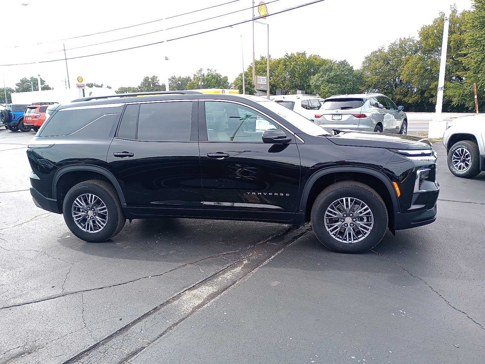 2025 Chevrolet Traverse LT