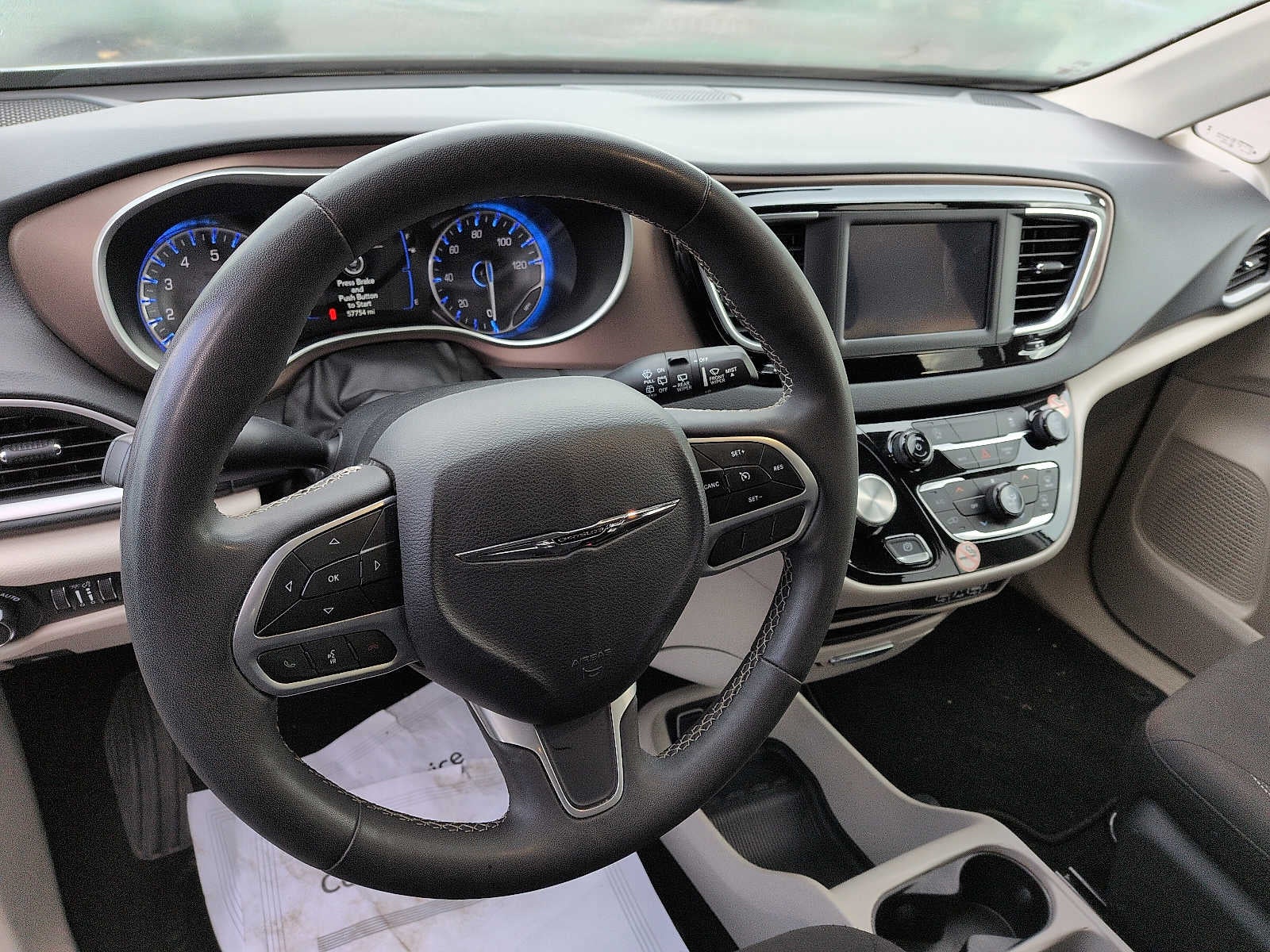 2023 Chrysler Voyager LX