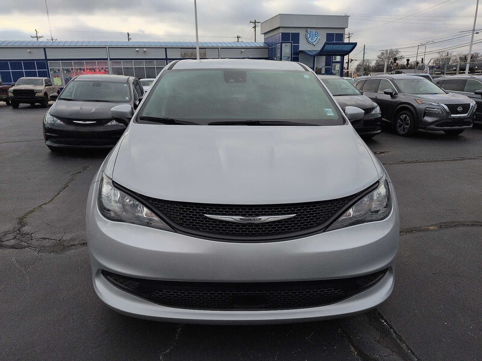 2023 Chrysler Voyager LX