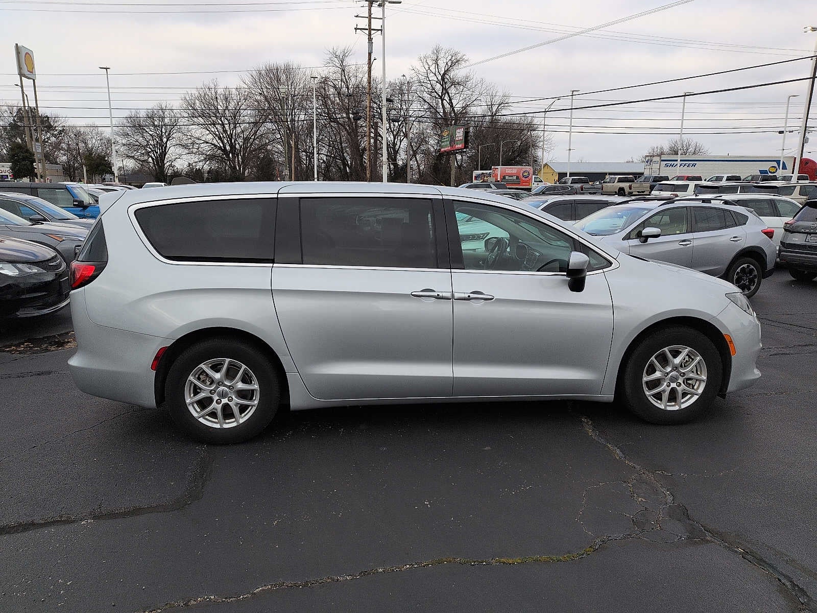 2023 Chrysler Voyager LX