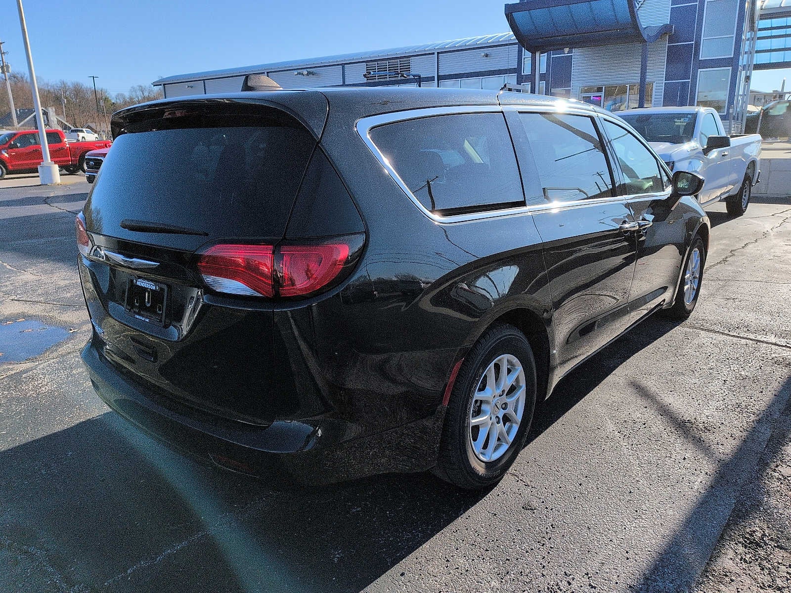 2023 Chrysler Voyager LX