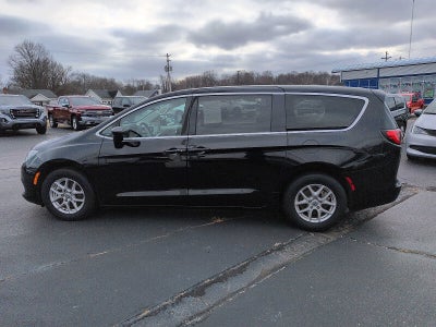 2024 Chrysler Voyager LX