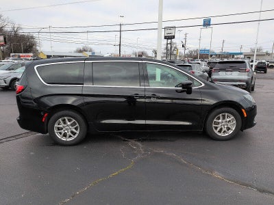 2024 Chrysler Voyager LX