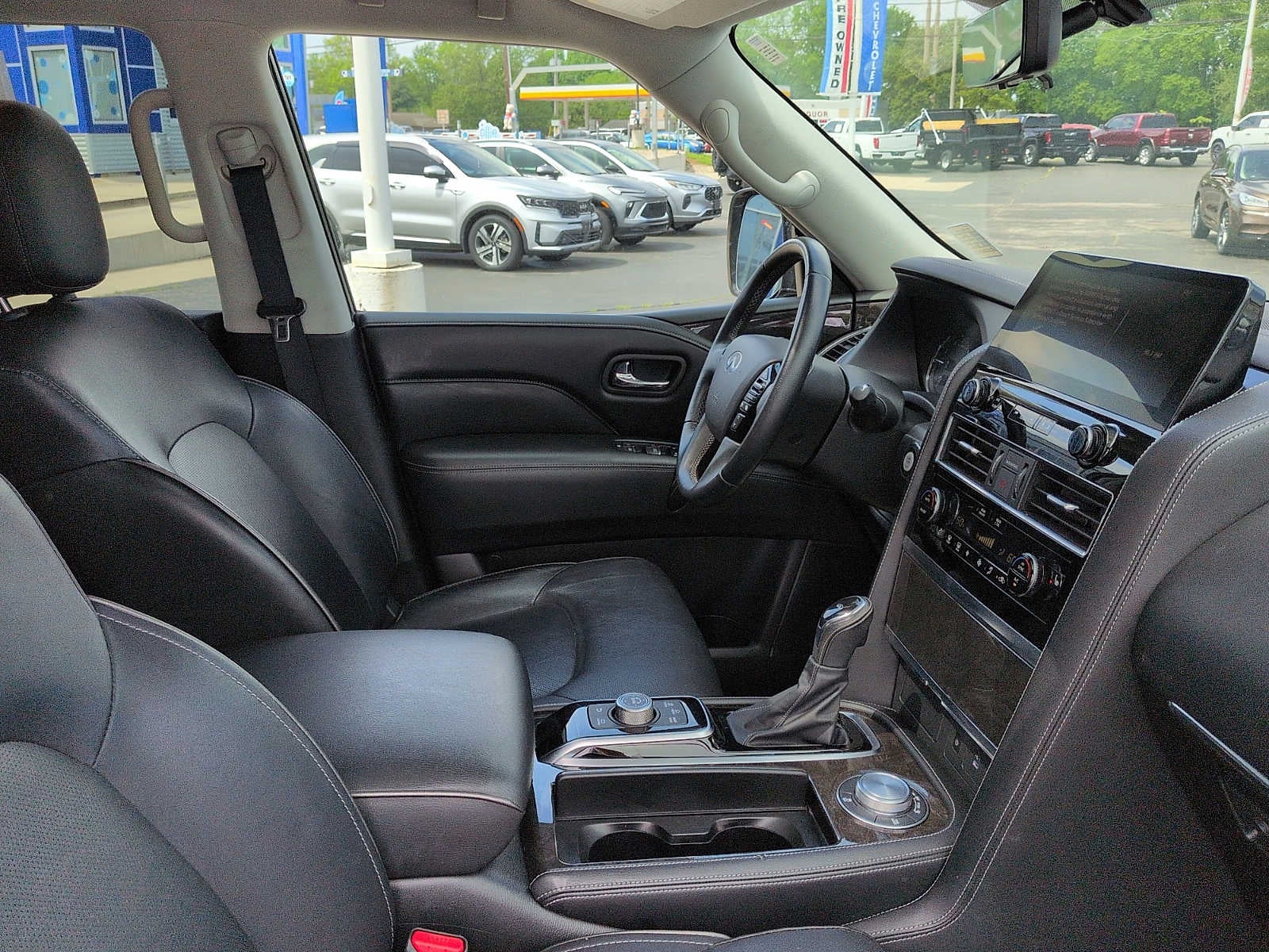 2024 INFINITI QX80 LUXE