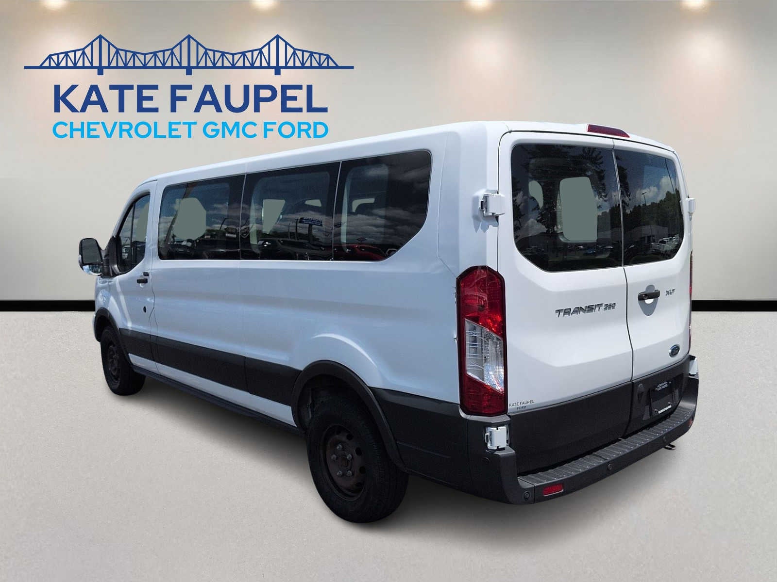 2023 Ford Transit Passenger Wagon XLT