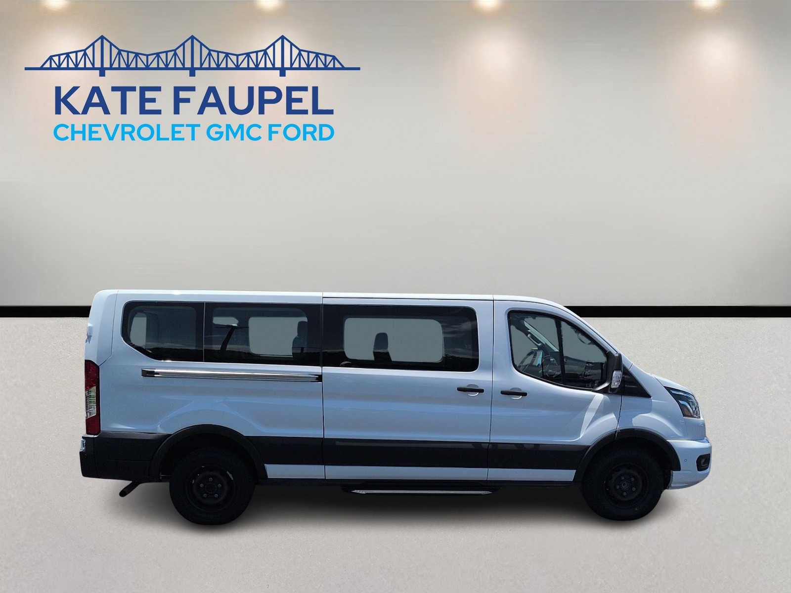 2023 Ford Transit Passenger Wagon XLT