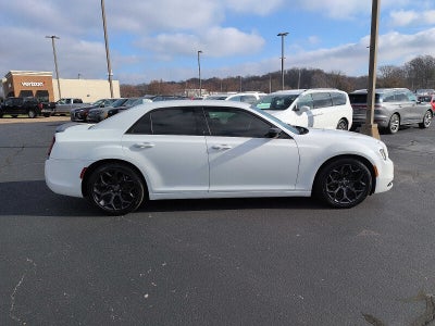 2019 Chrysler 300 Touring