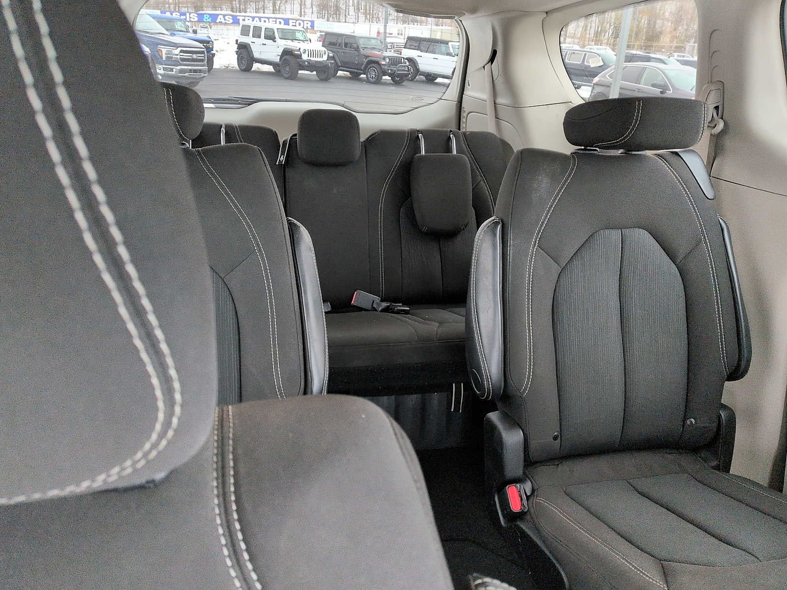 2023 Chrysler Voyager LX