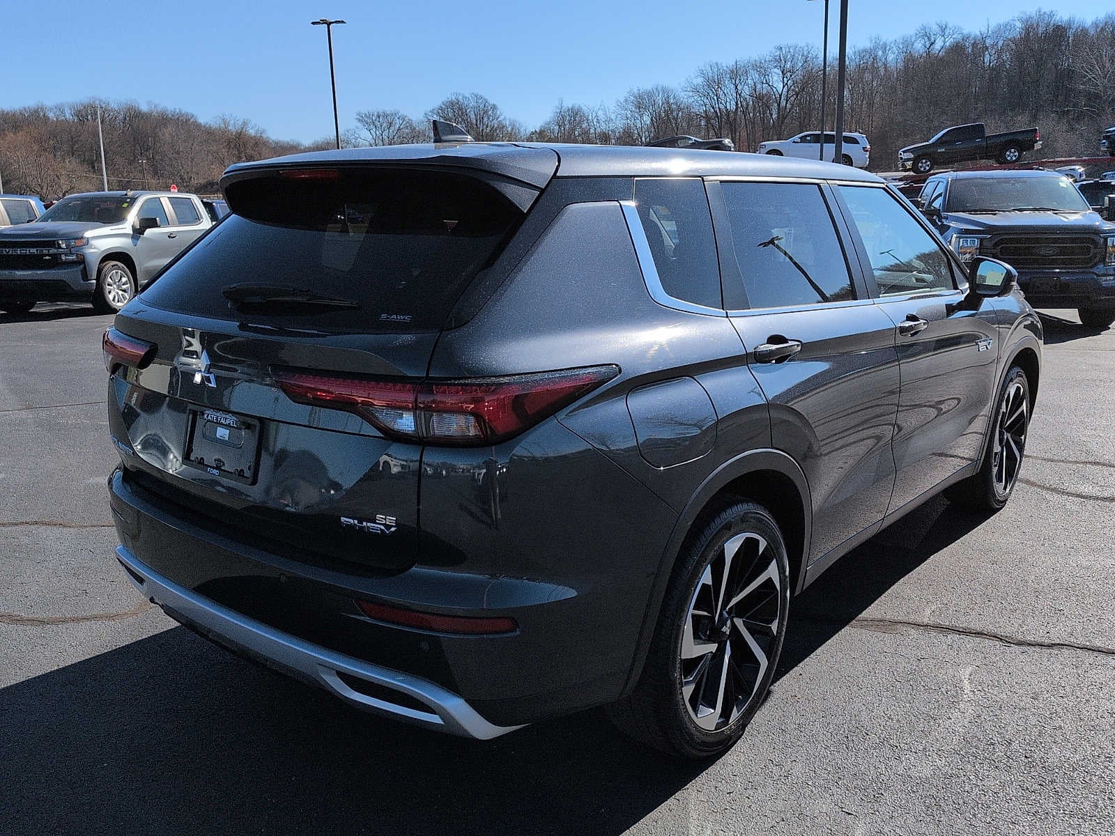 2024 Mitsubishi Outlander Plug-In Hybrid SE
