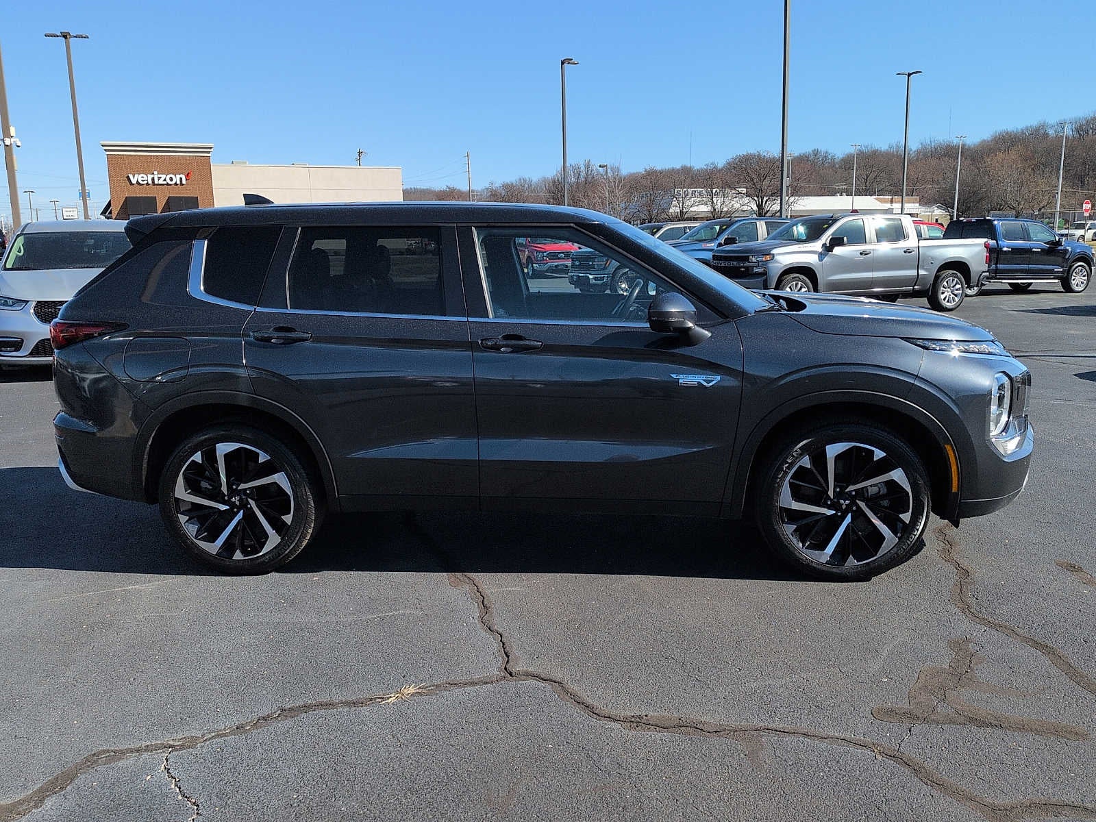 2024 Mitsubishi Outlander Plug-In Hybrid SE