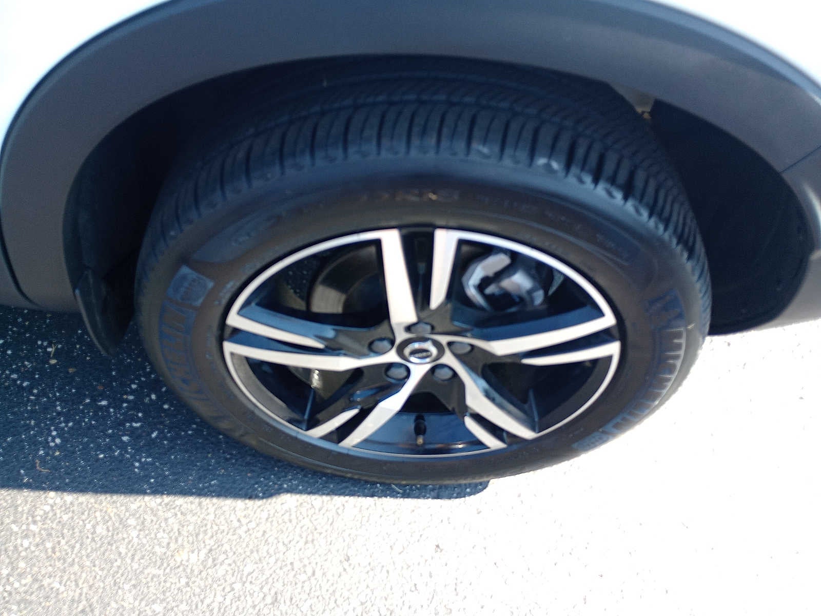 2024 Volvo XC40 Core Dark Theme