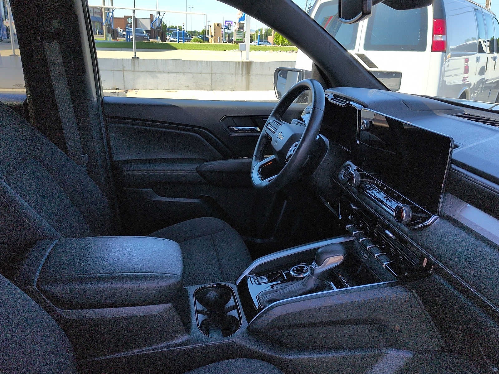 2023 Chevrolet Colorado LT - Photo 10