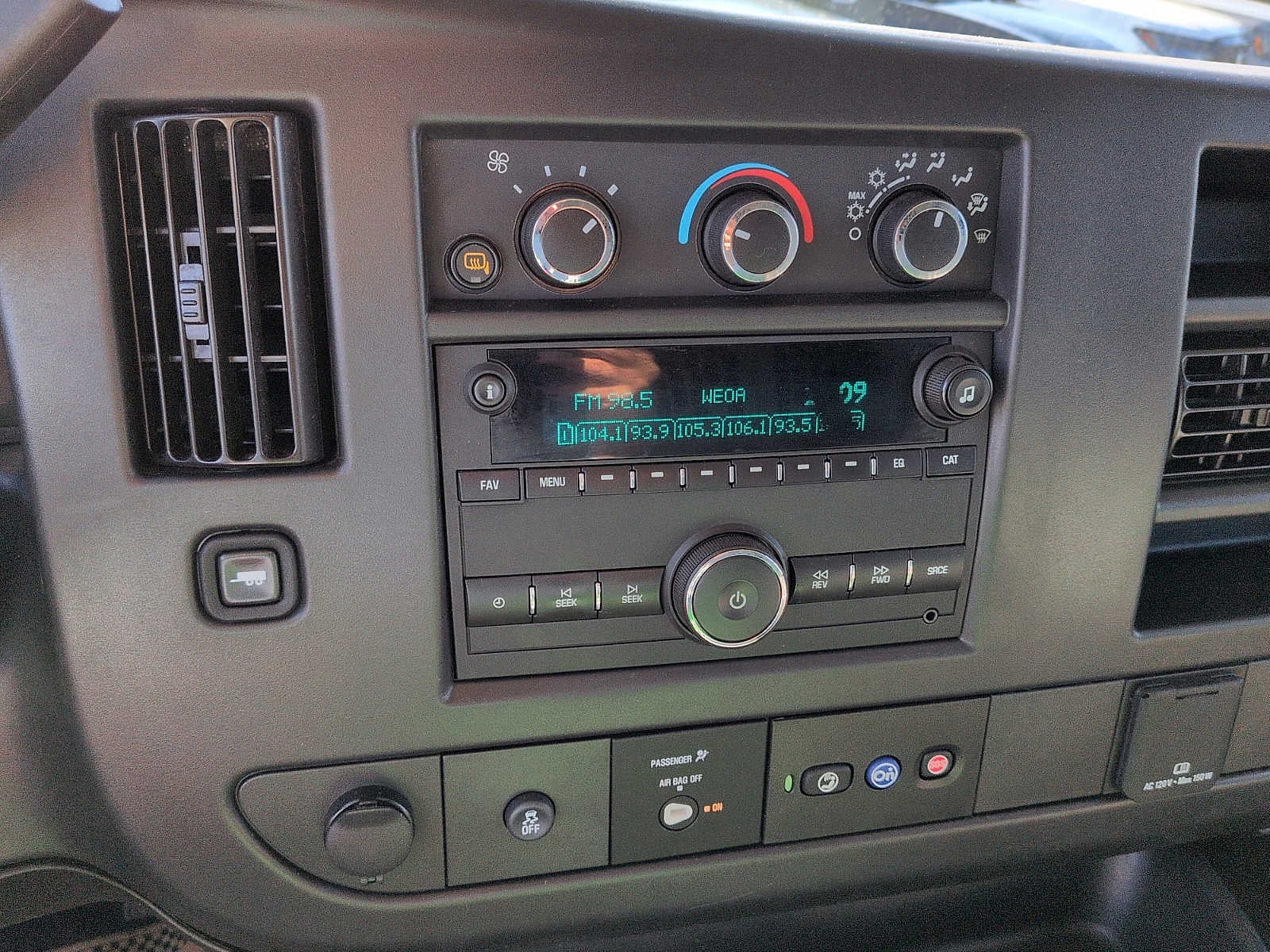2025 Chevrolet Express Cargo WT