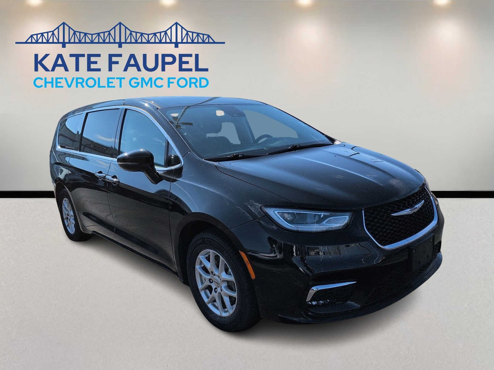 2024 Chrysler Pacifica Touring L's photo