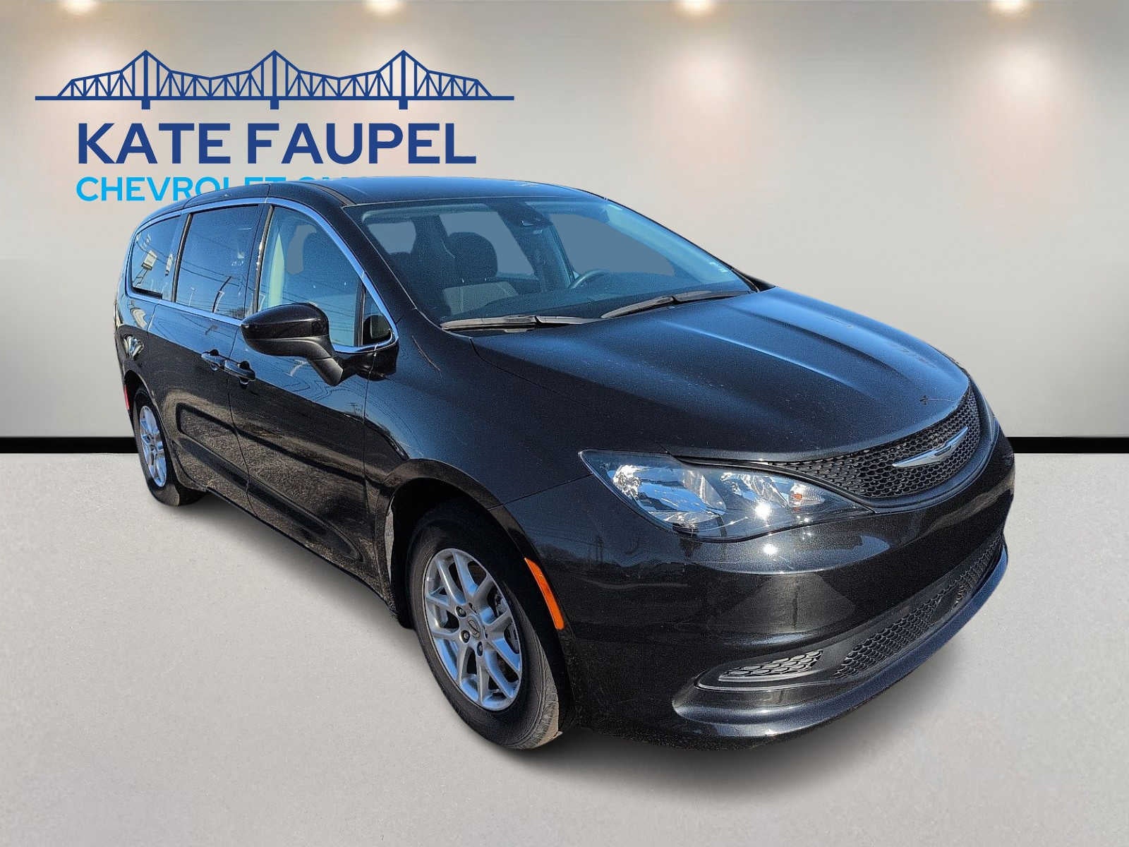 2023 Chrysler Voyager LX's photo