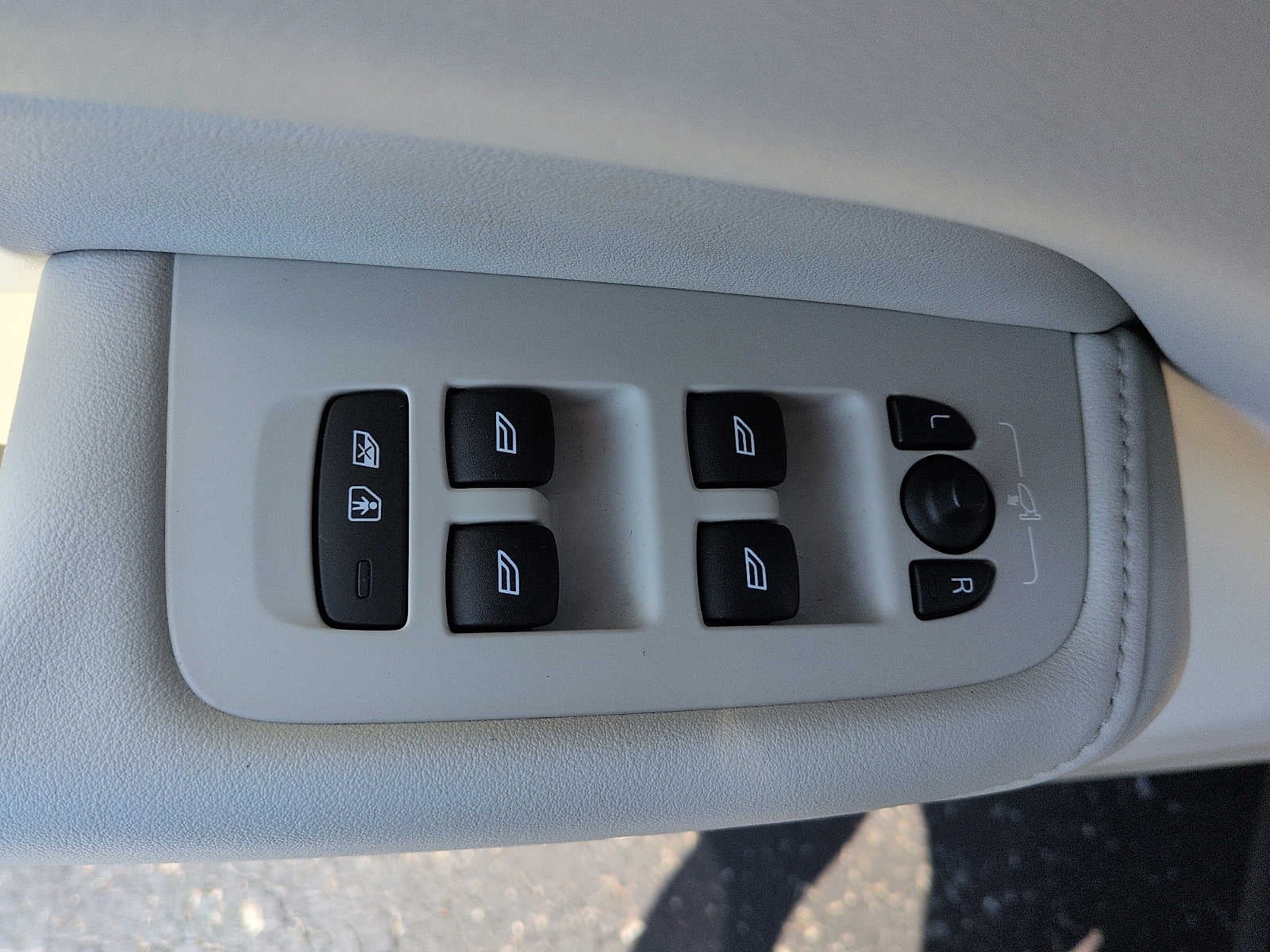 2023 Volvo XC60 Plus Bright Theme